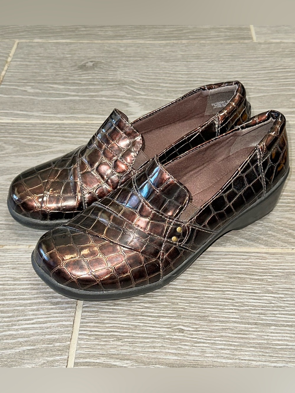Clarks Bendables May Poppy Loafers Women’s 8M Brown Patent Embossed Slip-Ons